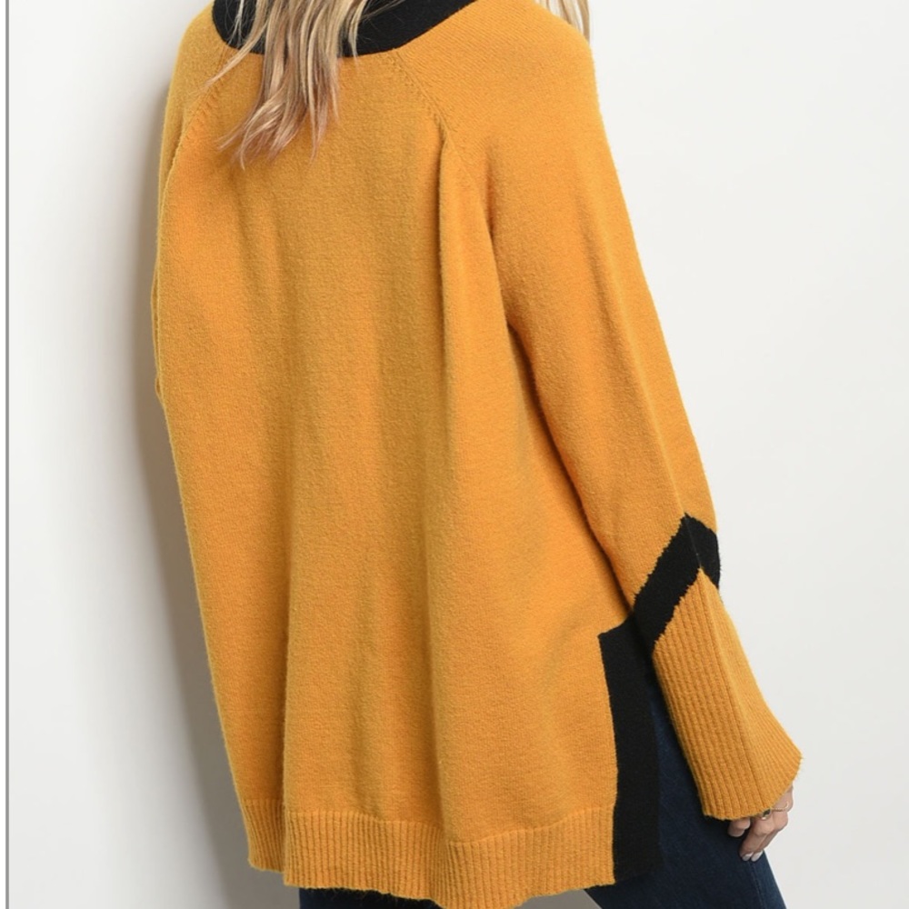 Retail New 🐝 Sweater - Picture 2 of 2